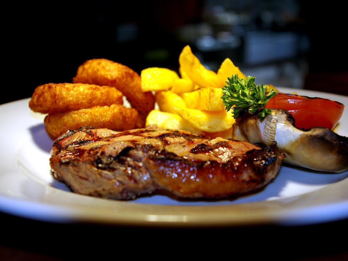 The Fountain Inn Hendy 外观 照片